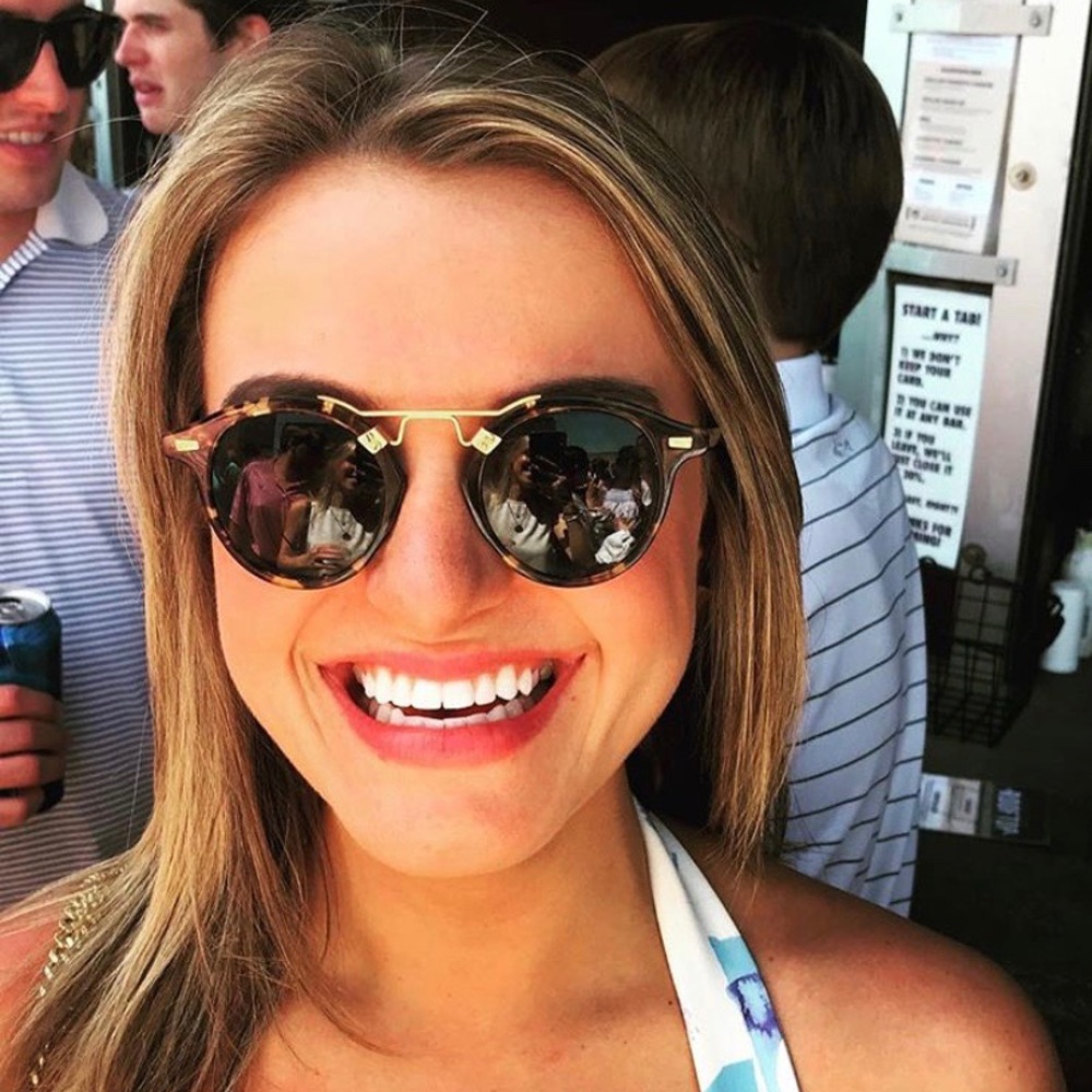 Meet your Posher, Carrie
